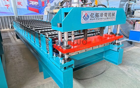 Machine de fabrication de toitures en tôle ondulée (1)