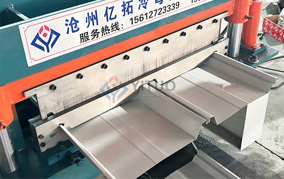 Clip Lock Roof Roll Forming Machine Working Process (3)