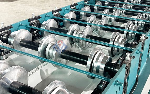Clip Lock Roof Roll Forming Machine Working Process (4)