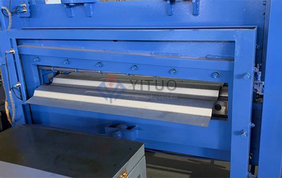 Truck Side Panel Forming Machine Working Process (3)